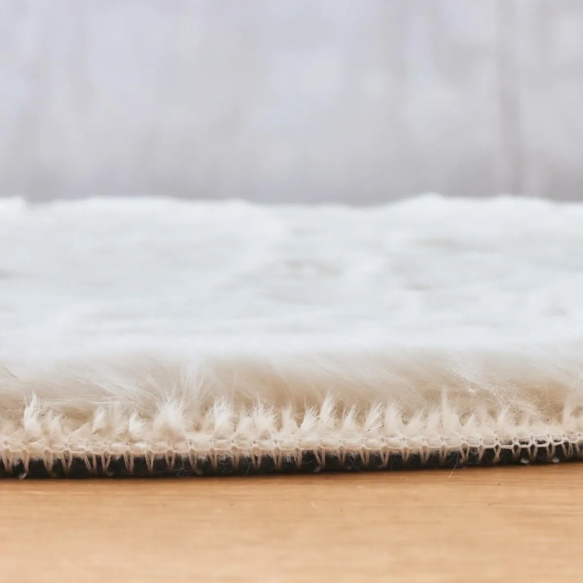EMINZA Tapis rectangulaire fausse fourrure (140 x 200 cm) Finn Blanc