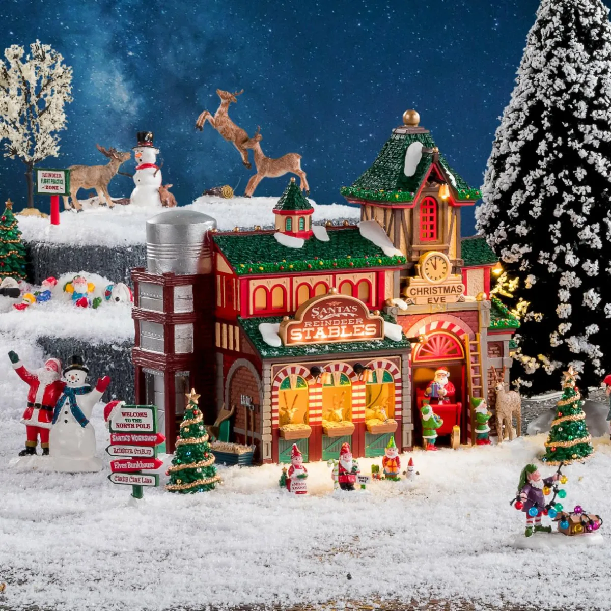 LEMAX Village de Noël à piles lumineux L'écurie des rennes du Père Noël Clearance