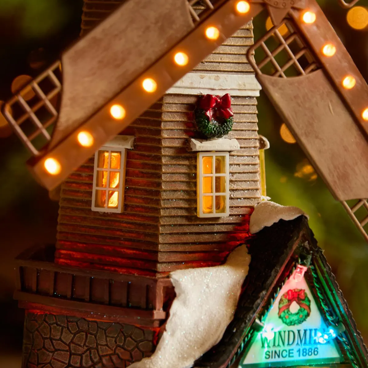 KAEMINGK Village de Noël lumineux, animé et musical (H34 cm) Moulin et enfants Multicolore Hot