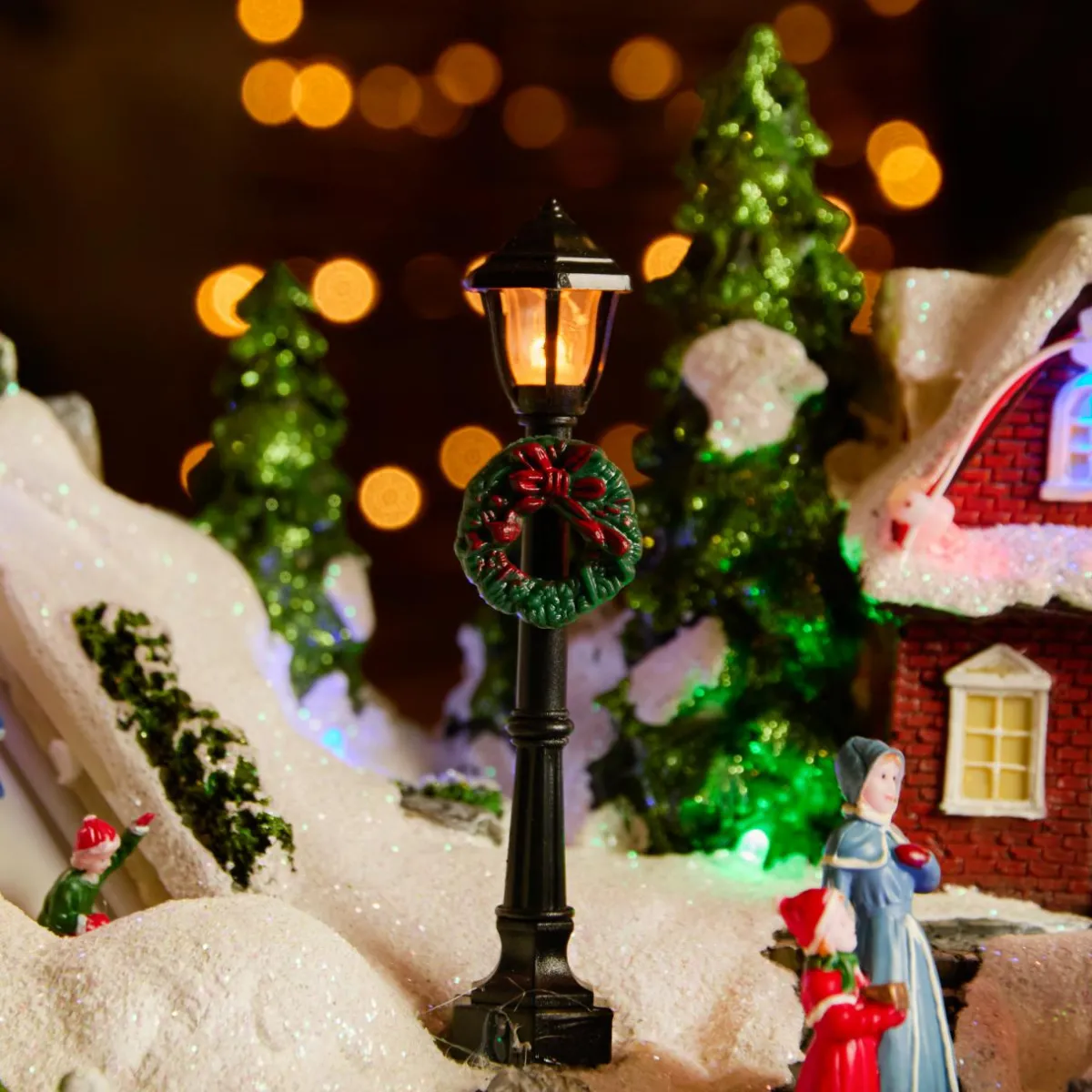 KAEMINGK Village de Noël lumineux et animé (H31 cm) Aventures d'hiver Multicolore New